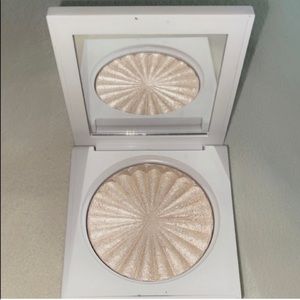 NikkieTutorials ofra highlight. New. Unused